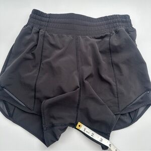 Hotty Hot High-Rise Lined Short 4", size 4